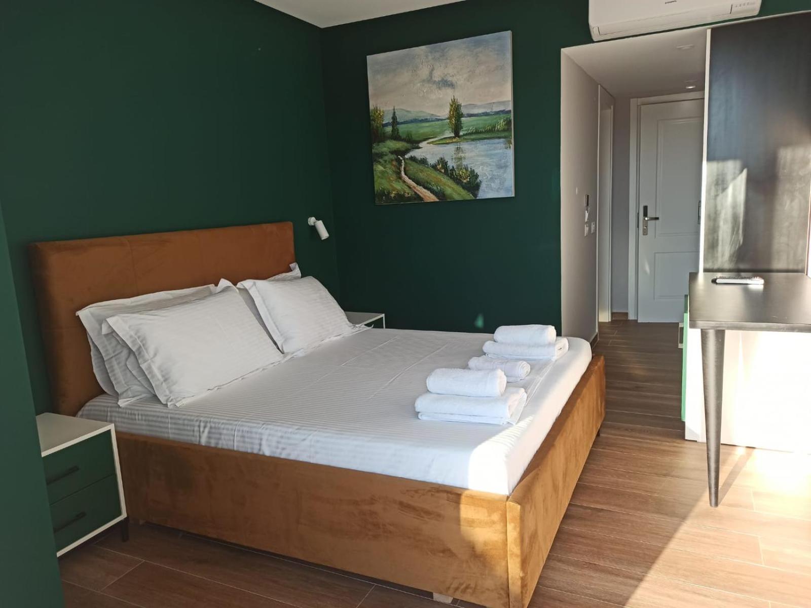 The View Hotel Ksamil Esterno foto